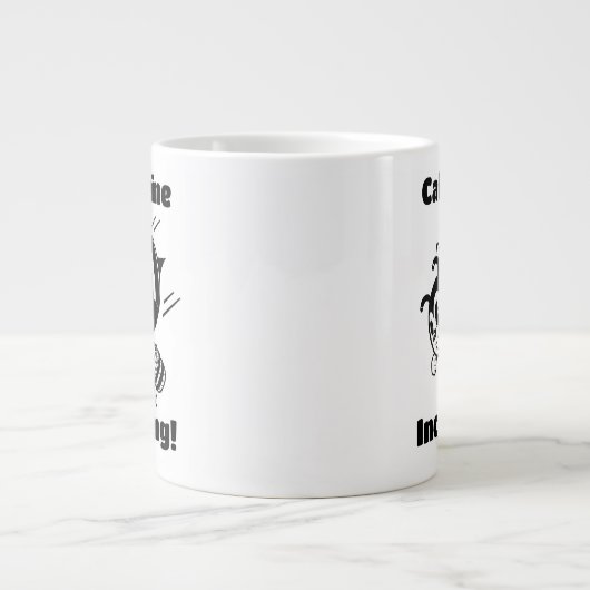 Coffein-Incoming! Funny Bee mit Eimer Cartoon Jumbo-Tasse (Vorderseite)