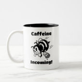 Coffein-Incoming! Funny Bee mit Eimer Cartoon Zweifarbige Tasse (Links)