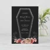 Coffin Rose Gothic Halloween Hochzeit Einladung (Stehend Vorderseite)