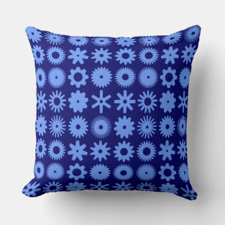 Cogs - Baby Blue on Deep Navy Kissen