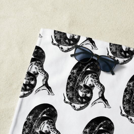 Coiled Rattlesnake Thunder_Cove Strandtuch (Beispiel)