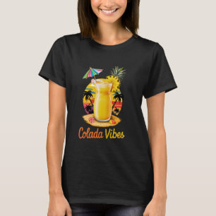 Colada Vibes - Tropischer Sommer Piña Colada Beach T-Shirt
