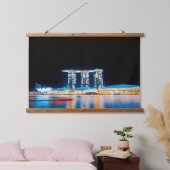 Cold Bloom — Lichter von Singapur Wandteppich Mit Holzrahmen (Schlafzimmer)