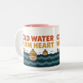 Cold Water Warm Heart – Funny Wild Swimmer Design Zweifarbige Tasse (Vorderseite Links)