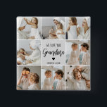 Collage Foto Grau Wir Liebe Sie Oma Bestes Geschen Button<br><div class="desc">"Collage Foto Gray We Liebe You Oma Best Gift" ist wahrscheinlich eine Beschreibung für ein Foto Rahmen oder Display, die eine Collage von Fotos in Grautönen mit den Worten "Wir Liebe Sie Oma" sichtbar angezeigt zeigt. Dies würde eine wohlüberlegte und sentimentale Gabe für eine Großmutter auf einem besondere Anlass, wie...</div>