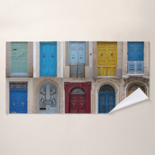 Collage of bunt front doors badehandtuch