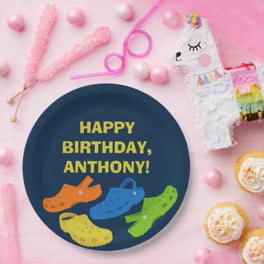 Collage of Plastic Shoes Navy Blue Birthday Party Pappteller (Party)