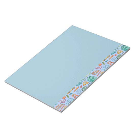 Collage of School Supplies on Blue Notizblock (angewinkelt)