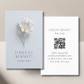 Elegant Minimalist Floral White Blue QR Code Visitenkarte