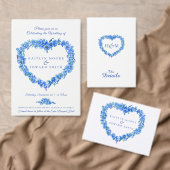 Vergesst-me-nots-Hochzeit mit rosa Herzkranzkunst Dreifach-gefaltete Programmkarte (Personalisiere diese Kollektion eines unabhängigen Creators.)