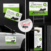 Grüne, weiße Rasenmäher mit Landschaftsschutz Flyer