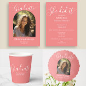 Minimalistisch machte sie das Foto der Graduierten Einladung