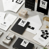 Zeitgenössisches schwarzes Monogramm | Minimalisti Pappteller