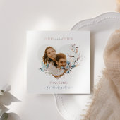 Aquarellfarbener Eukalyptus mit Rose Einladung