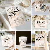 Sie ist im Cloud Nine Heart Script Brautparty Pappbecher