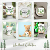 Niedliche Tiere aus Holz füttern eine Babydusche Pappteller