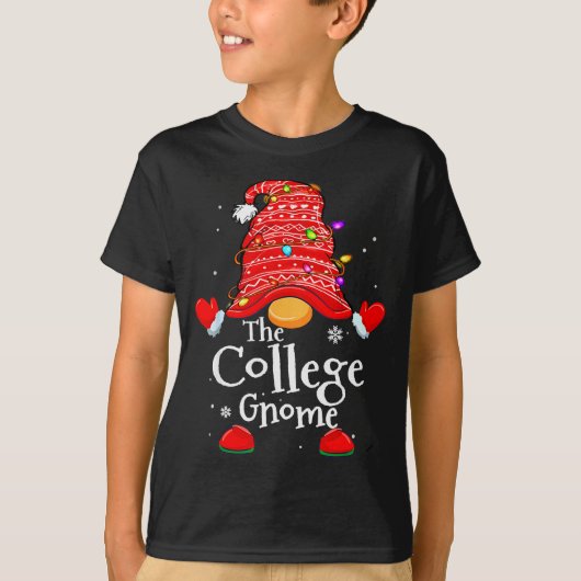 College Gnome - Xmas Family Matching Funny Christm T-Shirt (Vorderseite)