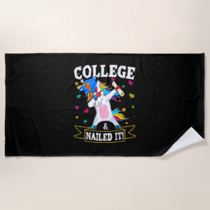 College Nailed It Dabbing Einhorn Klasse 2021 Absc Strandtuch