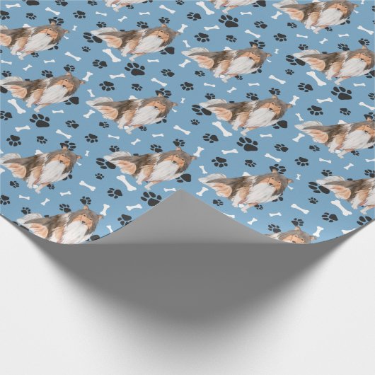 Collie Dog Paw Print Pattern auf blau Geschenkpapier (Ecke)