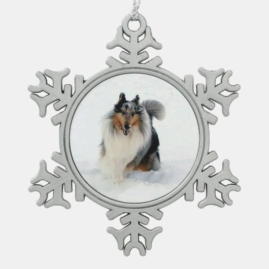 Collie läuft durch Schnee Schneeflocken Zinn-Ornament (Vorderseite)