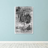 Colomba und ihr Bruder neben dem Vater Leinwanddruck (Insitu (Holzboden))