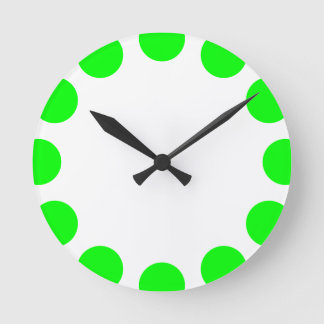 Color Crescent - Green and White Runde Wanduhr