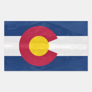 Colorado-Flagge mit Berghintergrund Rechteckiger Aufkleber