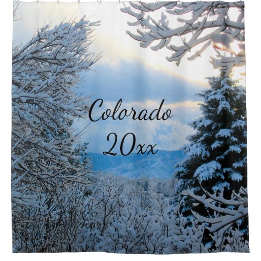Colorado Snowy Mountains Gerahmt von Pine Trees Duschvorhang (Vorderseite)