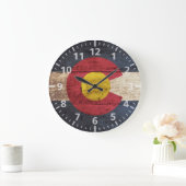 Colorado-Staats-Flagge auf altem hölzernem Korn Große Wanduhr (Zuhause)