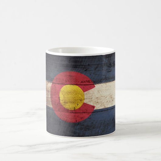 Colorado-Staats-Flagge auf altem hölzernem Korn Kaffeetasse (Mittel)