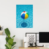 Colorful Beach Ball in Crystal Pool – Summer Vibes Poster (Heimbüro)