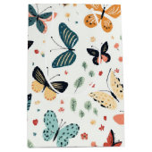 Colorful Butterfly, Flowers and Leaves Pattern Mittlere Geschenktüte (Vorderseite)