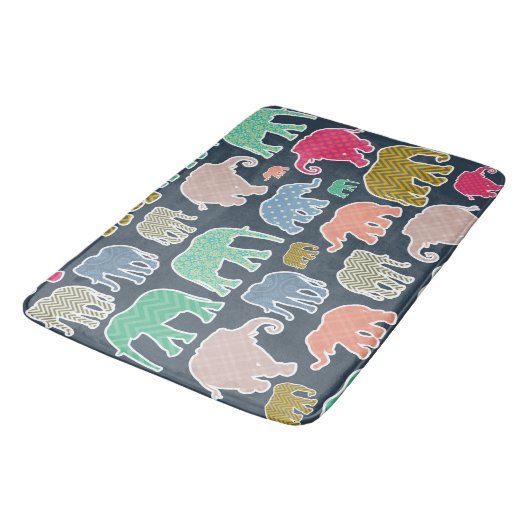 Colorful Elephants, Pattern Of Elephants, Zigzag Badematte (Schrägansicht)