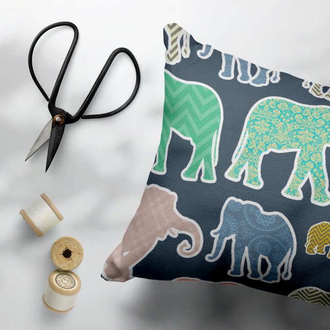 Colorful Elephants, Pattern Of Elephants, Zigzag Dekokissen (Von Creator hochgeladen)