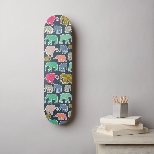 Colorful Elephants, Pattern Of Elephants, Zigzag Skateboard (Wandkunst)