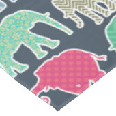 Colorful Elephants, Pattern Of Elephants, Zigzag Tischdecke (Schrägansicht)