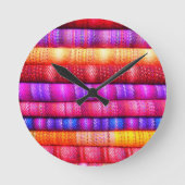 Colorful Fabric Pile Striped Runde Wanduhr (Vorderseite)