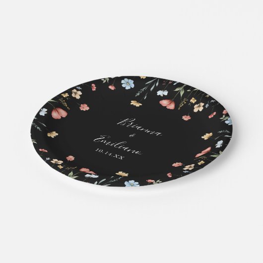 Colorful Garden Wildflower Wedding Cake Pappteller (Schrägansicht)