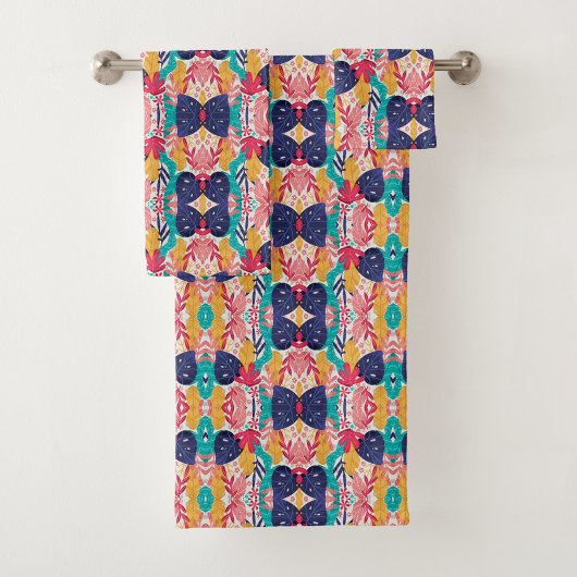 Colorful geometric-patterned towels hang  badhandtuch set