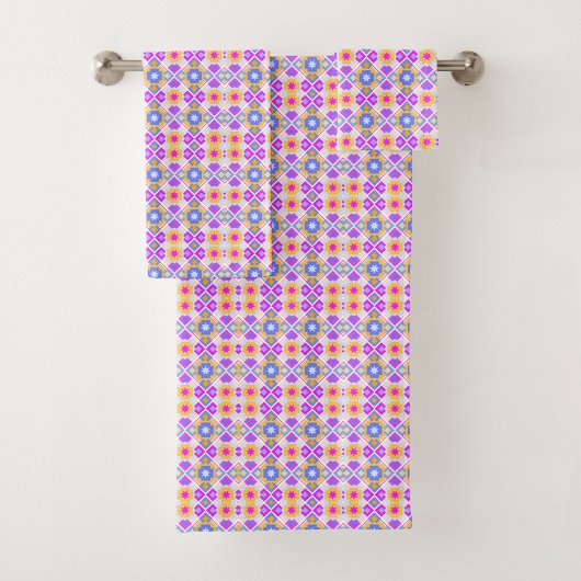 Colorful geometric-patterned towels on a rack badhandtuch set