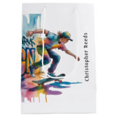 Colorful Graffiti Skateboarder Birthday Bash Mittlere Geschenktüte (Rückseite)