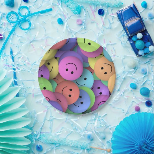 Colorful Happy Faces Emoji Pappteller (Party)