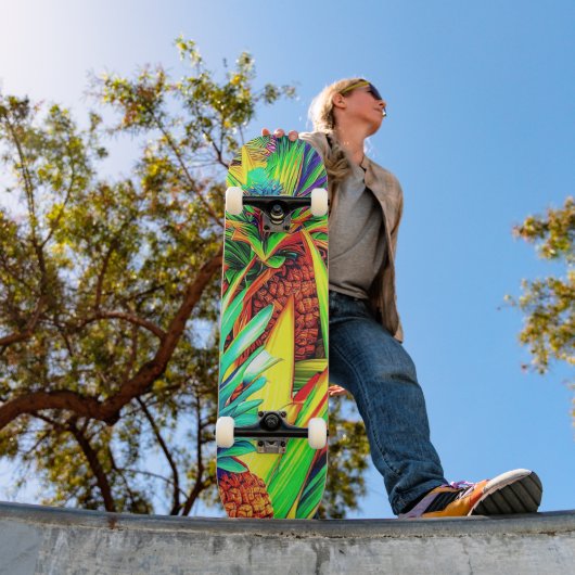 COLORFUL PINEAPPLE PATTERNS SKATEBOARD (Außenbereich 1)