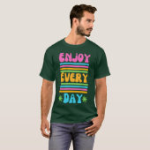 Colorful Retro Aesthetic Quote retro T-Shirt (Vorne ganz)