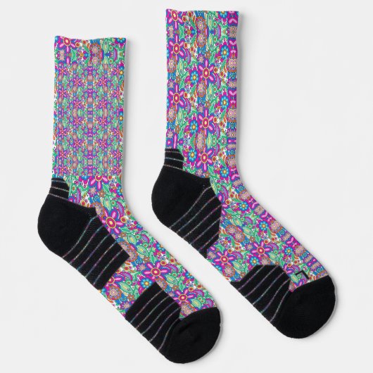 Colorful socks with intricate geometric patterns  socken (Rechts)
