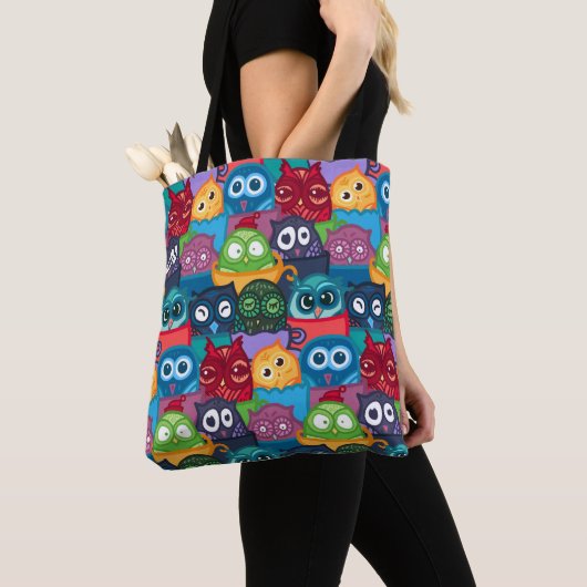 Colorful Whimsical Peekaboo Owls Tasche (Von Nahem)
