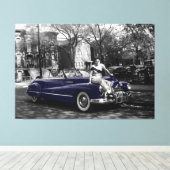 Colorsplash Frauenfünfziger jahre Buick- Leinwanddruck (Insitu (Holzboden))