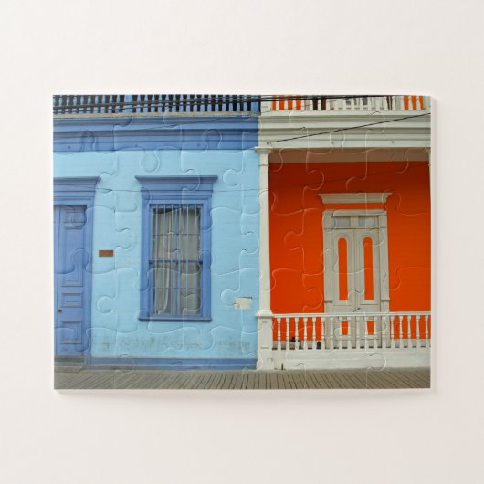 Colourful Iquique street 30-pc Puzzle (Horizontal)