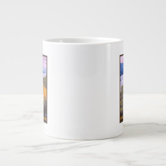 Columbia River Gorge Scene mit Crown Point Jumbo-Tasse (Vorderseite)