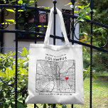 Columbus-Liebe-Locator | City Map Wedding Welcome Tragetasche<br><div class="desc">Eine lustige Tasche für eine Hochzeit oder andere Anlässe in der schönen Stadt Columbus, Ohio. In dieser Tasche befindet sich eine übergeordnete Stadtkarte des Stadtzentrums in einem schwarzen Rahmen. An der Spitze befindet sich ein kurzer Begrüßungsgruß und der Name der Stadt. Auf der unteren Seite befinden sich die Längen- und...</div>